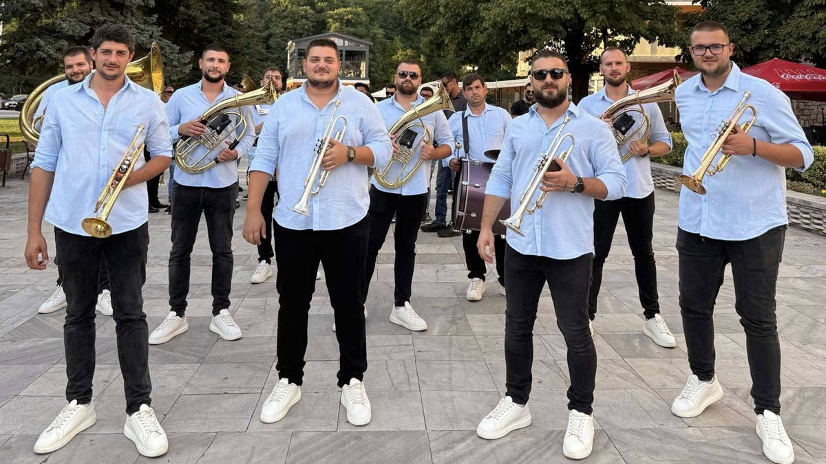 Празнично шествие и концерт на Монт Мюзик очакват русенци днес