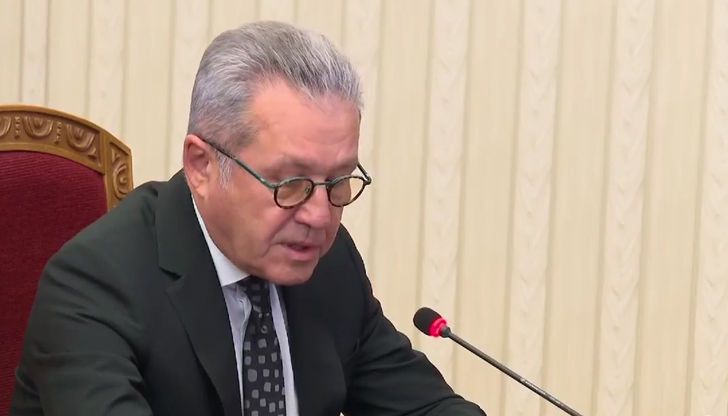 Делян Пеевски не отиде на консултациите при Румен Радев, партията