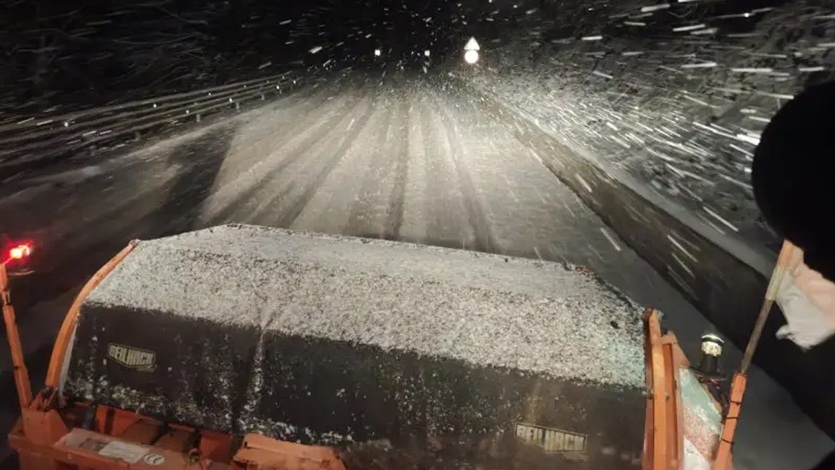 Снеговалежът продължава над 30 часаЗимната обстановка на прохода Шипка остава