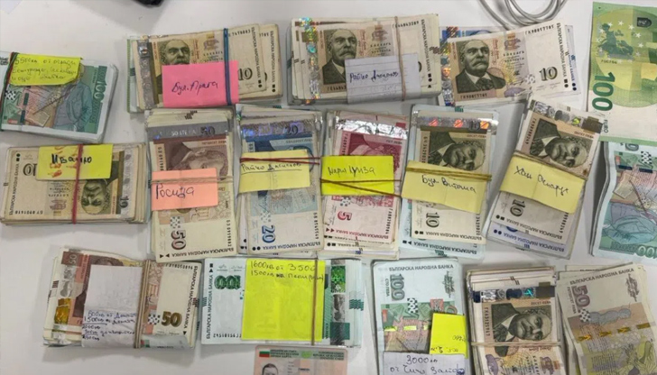 Униформените откриха 30 000 лева у един от арестуванитеСинът на