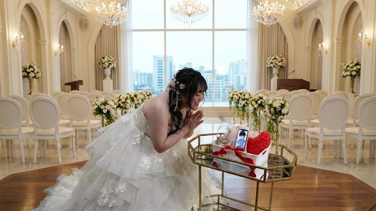 Церемонията не е юридически призната, но булката носи AR очила,