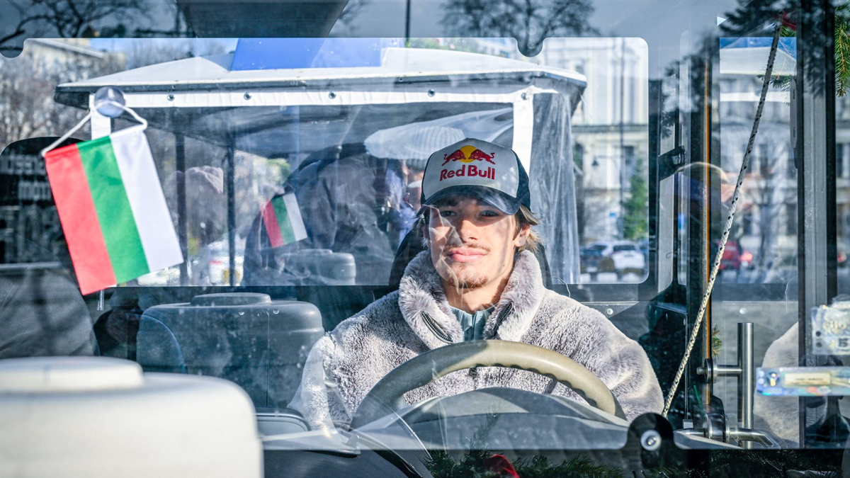 Младият пилот от Формула 3 и кметът на столицата споделиха