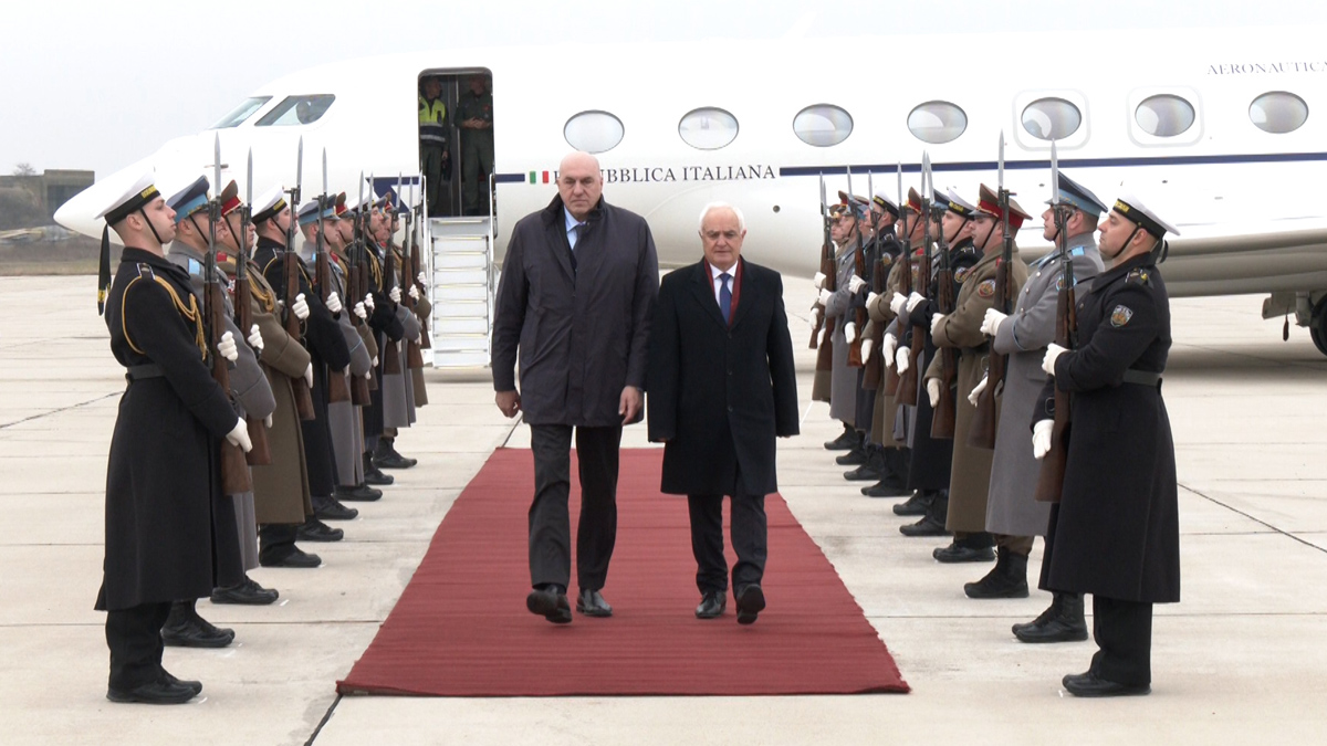 Министрите на отбраната на България и Италия се срещнаха в