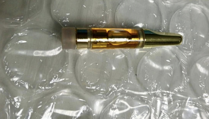 Младеж в Ряхово бе хванат с наркотичен пълнител за вейпСлужители