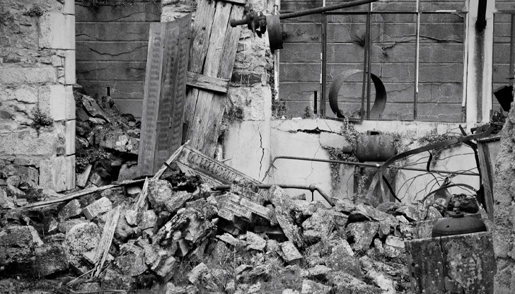 Спасители издирват оцелели под отломките в град Фес, 16 души