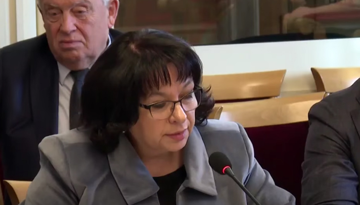 Пламен Димитров: Един милион българи остават със замразени заплатиКомисията по