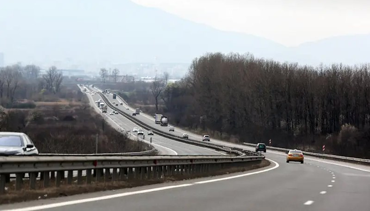 Тежкотоварните машини се пренасочват в аварийната лента в посока Варна