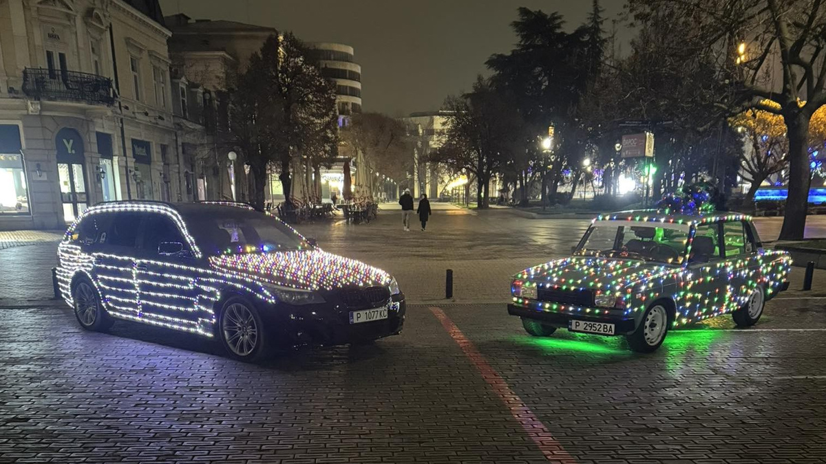 Ентусиасти показват украсените си возила на паркинга на Съда и