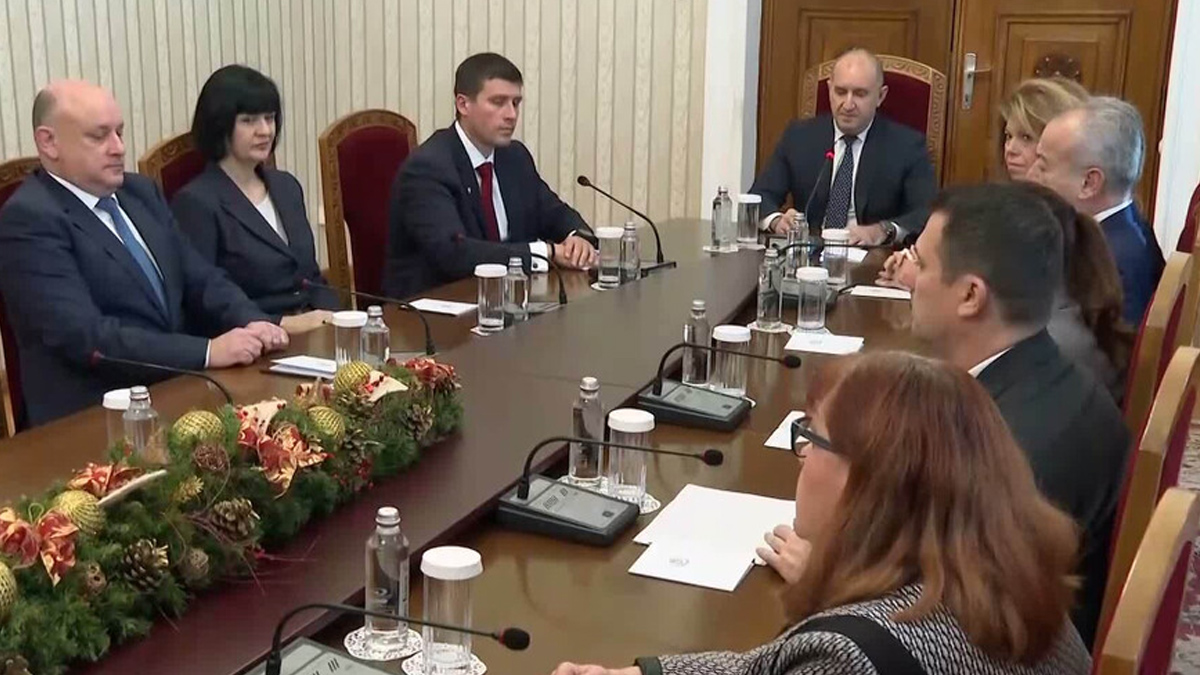 Величие“ обяви Народното събрание за нелегитимно при консултациите с президентаНай-малката