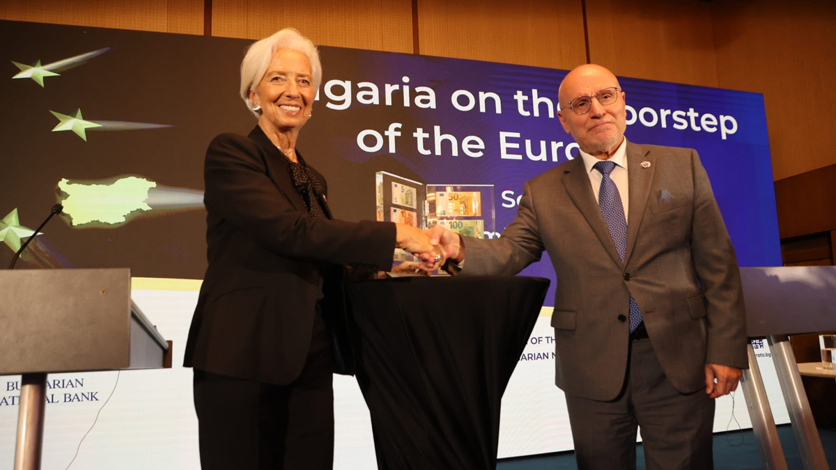 Президентът на ЕЦБ определи приемането на еврото като исторически етап