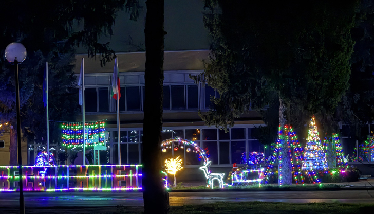 Дядо Коледа пристигна с подаръци в двете села от община