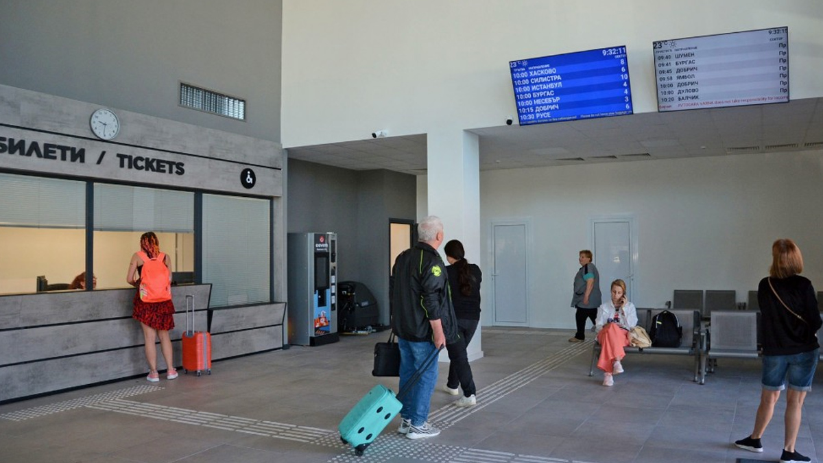 Частните превозвачи въвеждат извънредно разписание за Нова година, гишетата ще