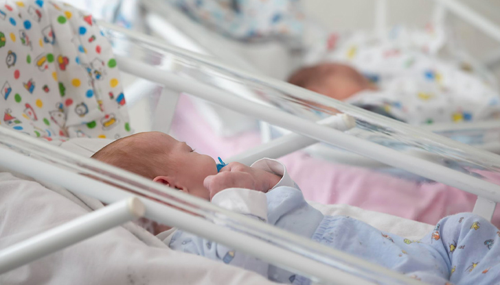 Съпругите на мъжете родиха в рамките на няколко часа в