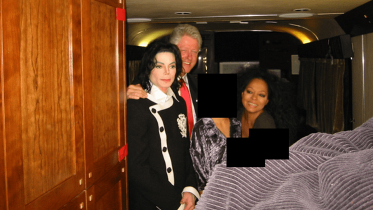 Снимките са частично редактирани, което поражда лавина от въпросиСтотици нови