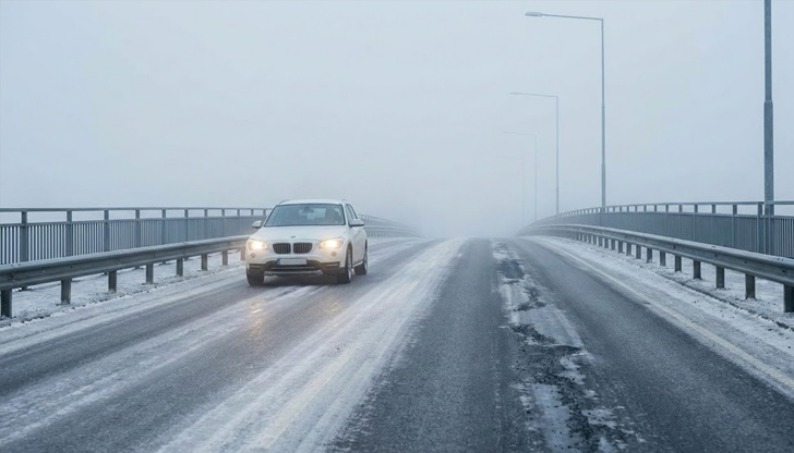 Шофьорите да внимават за черен лед по мостовете и да