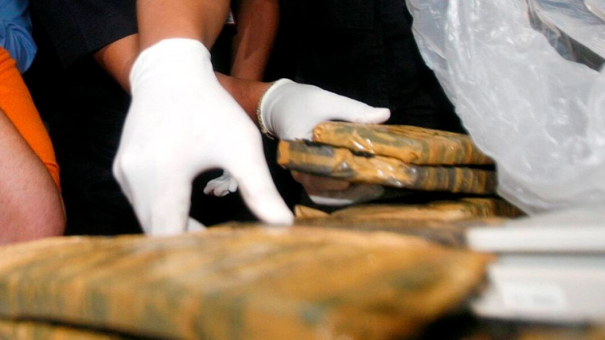 Наркотикът е бил укрит в над 1000 буркана с хранителни