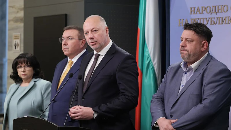 Премиерът е категоричен, че кабинетът няма да абдикира седмици преди