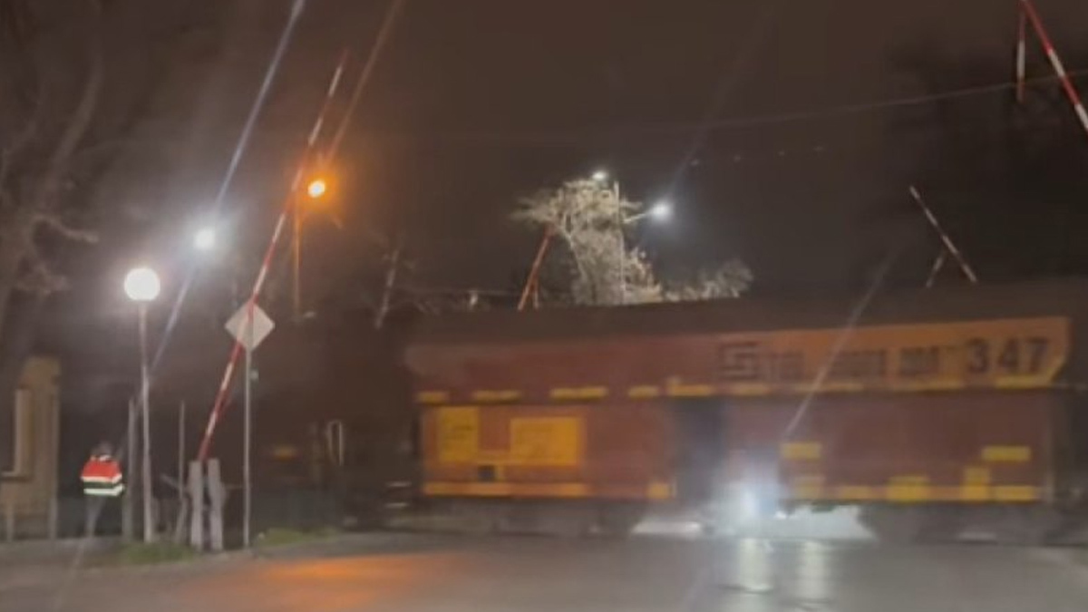 Шофьор избегна сблъсък на косъм, след като чул шума на