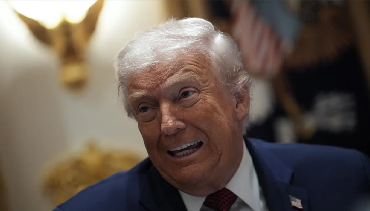 Архивът съдържа кадри на президента с шест жени и бившия