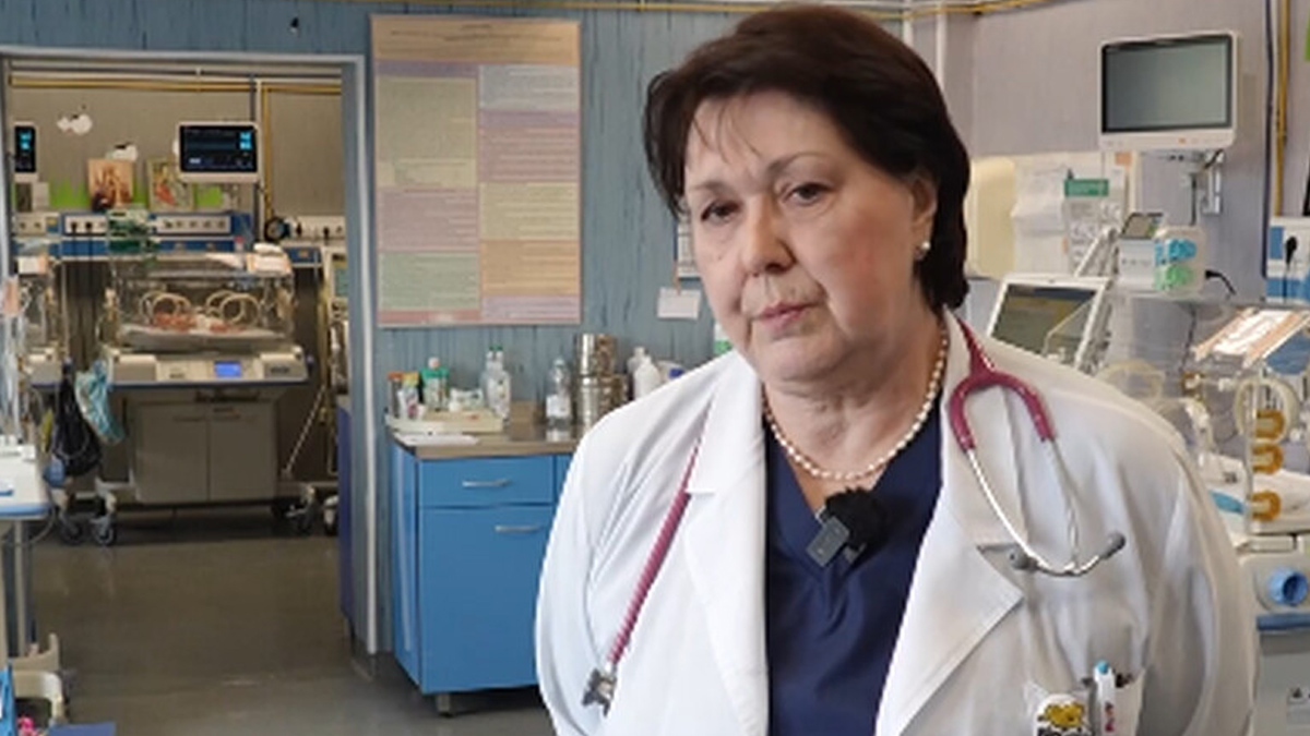 Професорът разказа за 45 години грижа за недоносените деца у