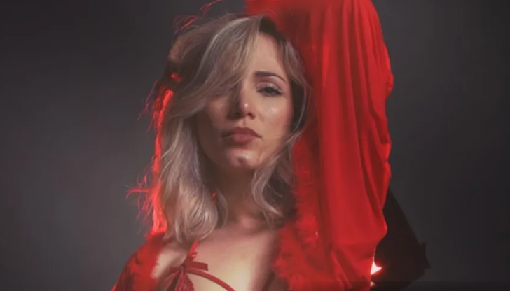 Теодора Кулева-Гууд ползва подаръка от дядо си в своето шоутоНаследниците