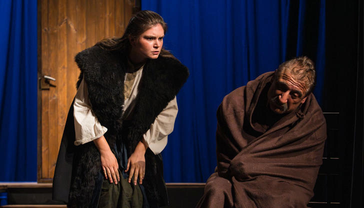 Младата актриса подготвя роля в премиерния спектакъл Арабска нощ през