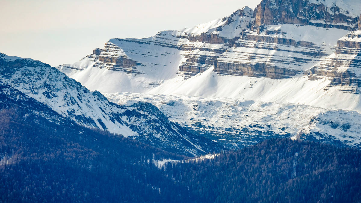 Вчера спасители са помогнали на жена, която е пострадала напът