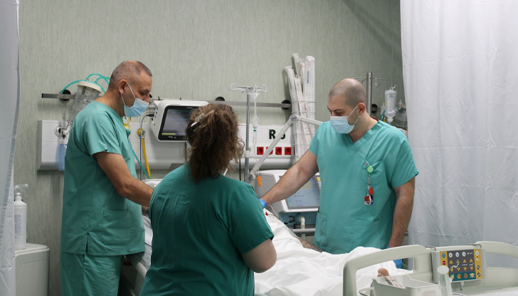 Пациентът е бил транспортиран по спешност от Ловеч, след като