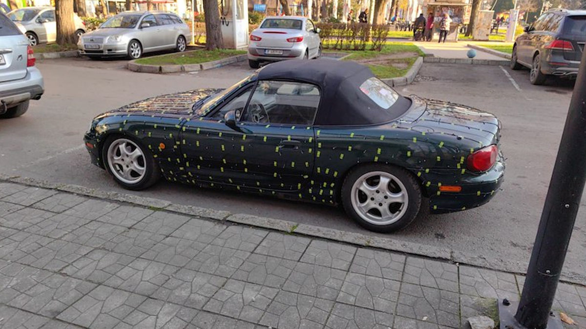 Най-голяма е атракцията вечер, когато светлините грейнат в тъмнотоСпортен автомобил,