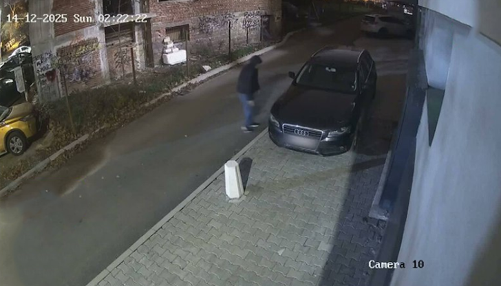 Камери заснеха извършителя в квартал Мотописта, полицията разследва случаяДесетки автомобили