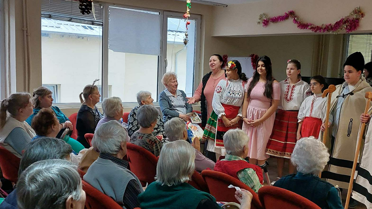 Шестокласници от СУ Йордан Йовков - Русе зарадваха обитателите на