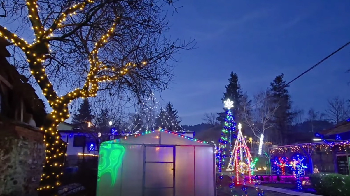 16-годишният Валентин Хаджиев превърна дома си в атракция с уникална