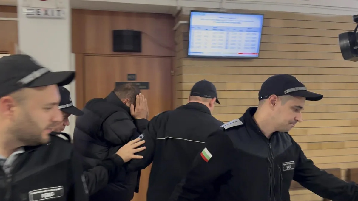 Лидерът на престъпната група с полицаи излиза от килията с