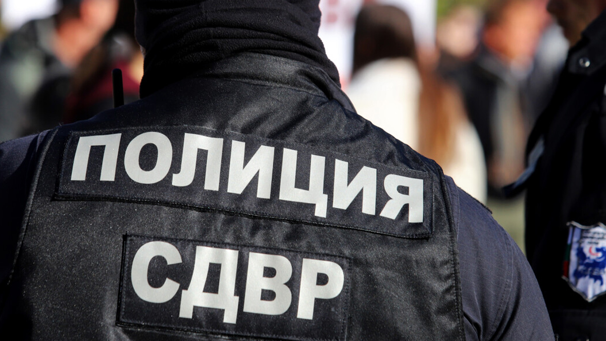 Иззети са множество компютри и цифрови носители от адрес в