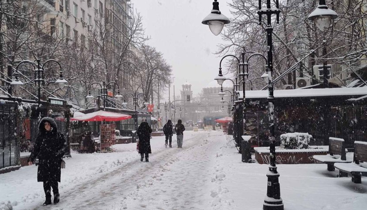Валежите започват в неделя вечер, очаква се рязко застудяване в