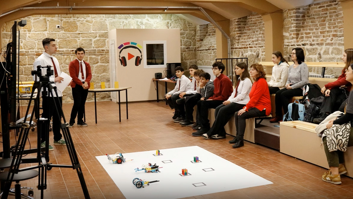 Млади таланти демонстрираха авторски проекти и прототип за прицелване пред