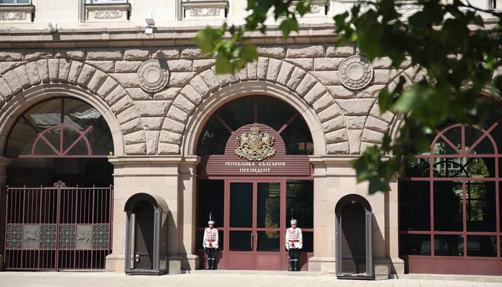 Бившият държавен глава прогнозира партиен проект след оставката на кабинета