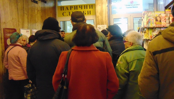 Хората с пенсии до 638 лева получават допълнително по 120