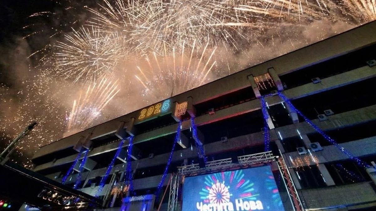 Владимир Михайлов и REWIND ще свирят на площада, следва поздрав