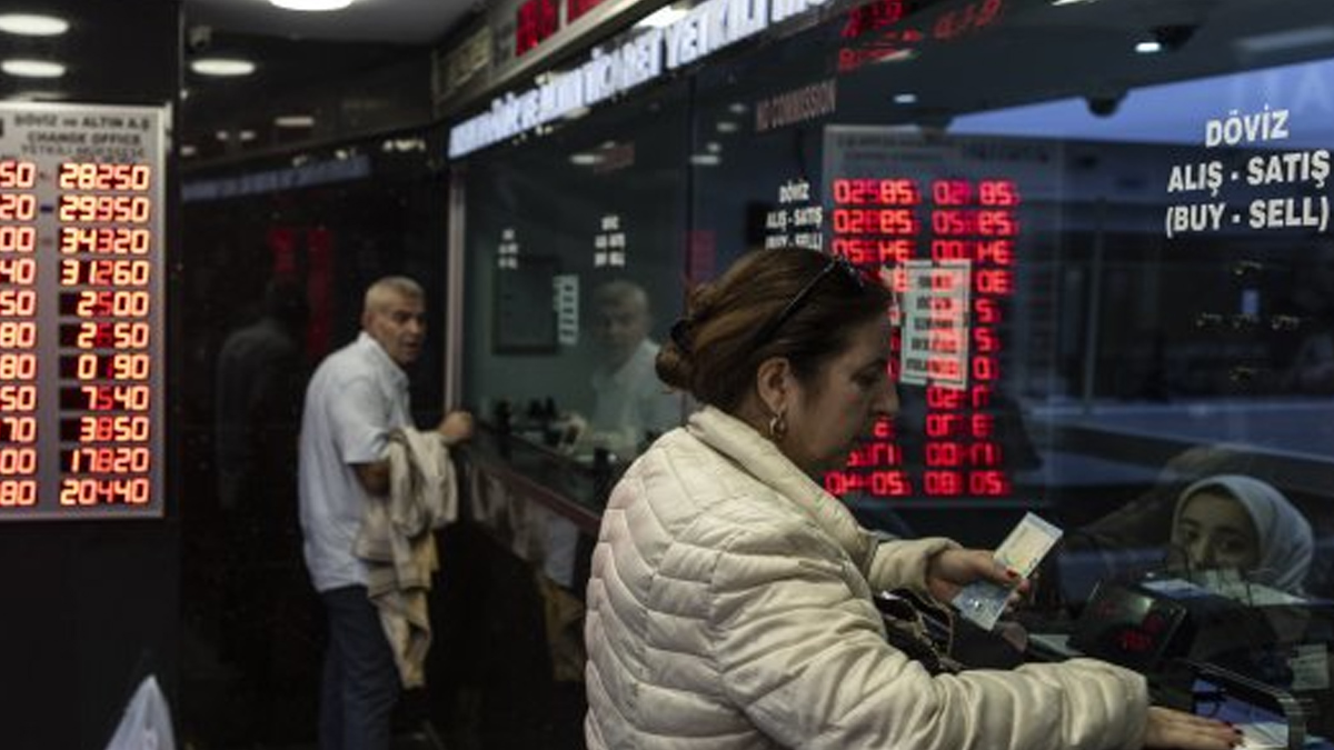 Магазини и обменни бюра премахнаха българската валута заради предстоящото въвеждане