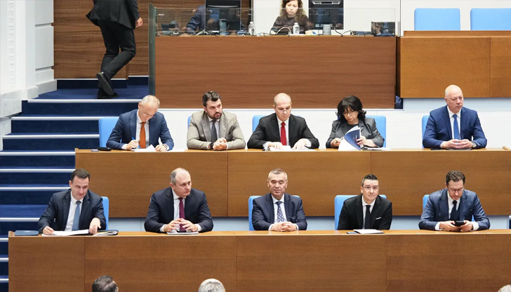 Процедурата е първа точка в програмата на депутатите, следва редовен