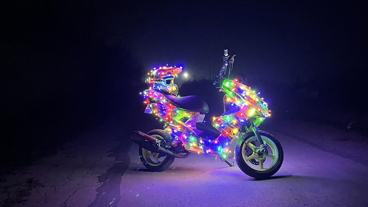 Празнично украсеното возило предизвика множество усмивки и одобрителни коментариСлед публикацията