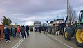 Гръцките фермери вдигнаха блокадата, но тракторите остават на браздата