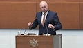 Росен Желязков отговаря на депутати в разгара на правителствена криза