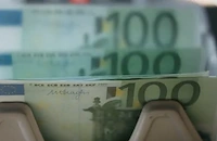 Хаос с еврото: Банки връщат клиенти, а банкоматите пресъхнаха