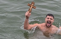 Теодор Цветков извади Богоявленския кръст от Дунав в Русе