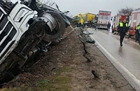 Шофьор загина при верижна катастрофа край Дунавци