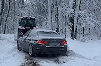 Кметът на Червена вода помогна на закъсали вТекето