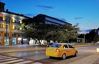 Бъг в таксиметровите апарати удвоява сметките в първия ден на еврото