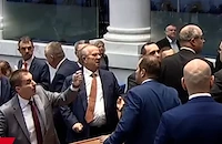 Депутати почти се сбиха в парламента заради Изборния кодекс